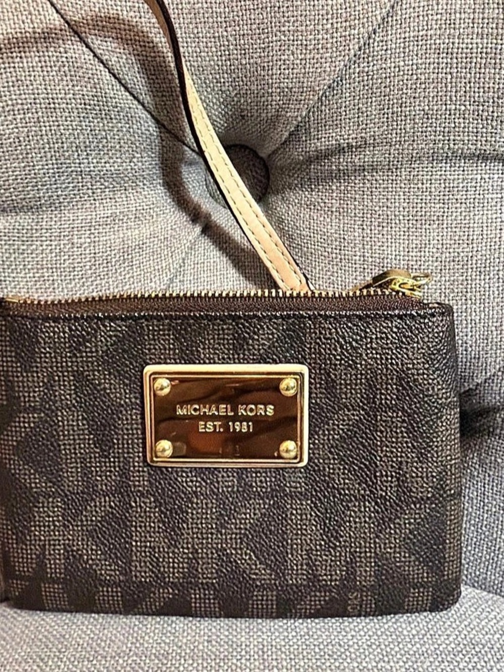 Michael Kors Jet Set Signature Small Wristlet Brown & Black